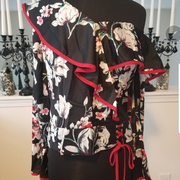 New Gorgeous Red Floral Ruffle Blouse - Picture 5 of 5